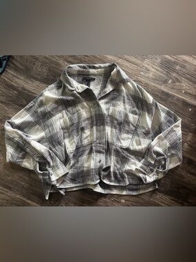 Forever 21 Gray & Cream Plaid Cropped Button-Up